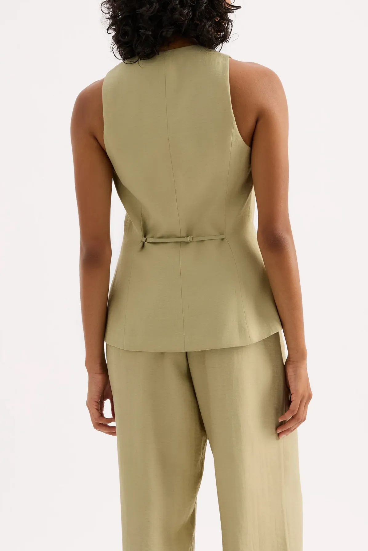 ORLA VEST | LEAF